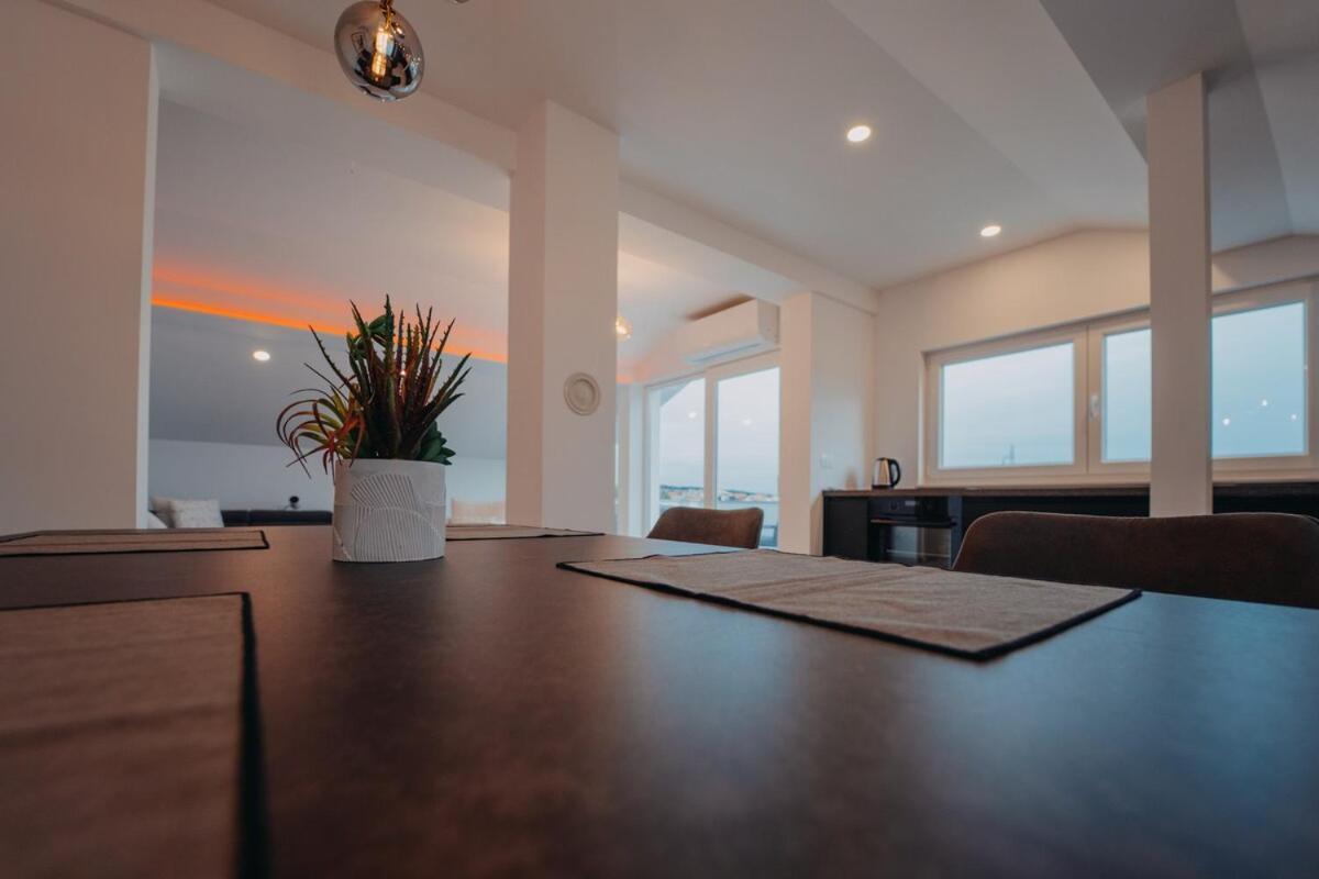 Penthouse Oasis With Sea Views And Terrace Apartman