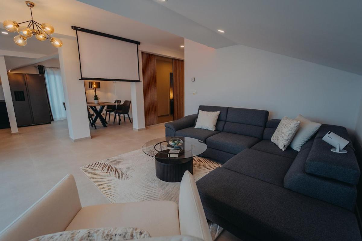 Penthouse Oasis With Sea Views And Terrace Apartman