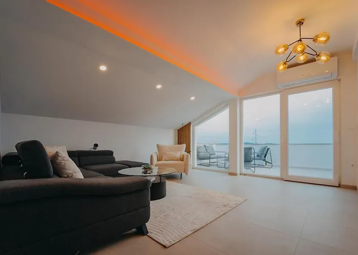 Penthouse Oasis With Sea Views And Terrace